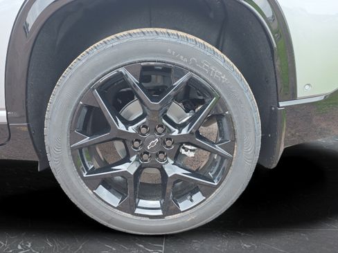 New 2026 Chevrolet Traverse RS w/ LPO, Floor Liner Package AWD/4WD image 28