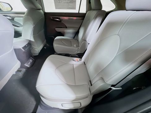 New 2026 Toyota Highlander Limited image 20