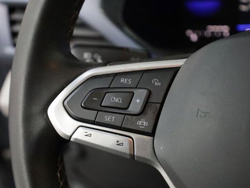 Used 2022 Volkswagen Taos SE image 11