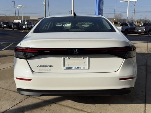 Certified 2025 Honda Accord SE image 4