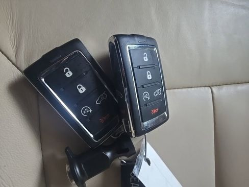 Used 2023 Jeep Grand Cherokee Limited w/ Black Appearance Package RWD image 37