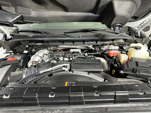 Used 2024 GMC Sierra 2500 AT4X image 9