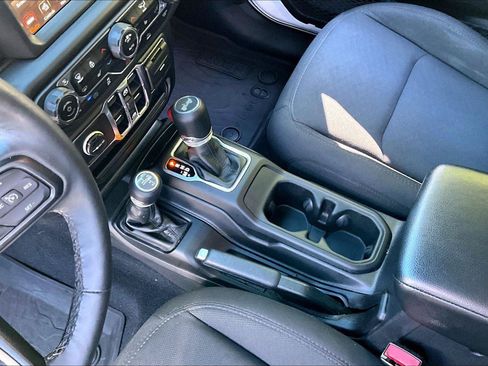 Used 2023 Jeep Wrangler Unlimited w/ Sun & Screen Package AWD/4WD image 16