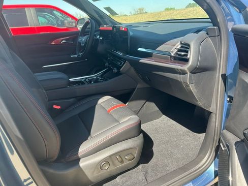 Used 2025 Chevrolet Traverse RS w/ LPO, Floor Liner Package image 13