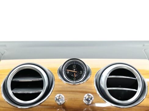 Used 2018 Bentley Bentayga Onyx Edition AWD/4WD image 37