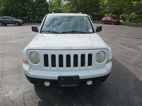 Used 2014 Jeep Patriot Latitude FWD image 9