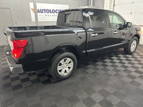 Used 2017 Nissan Titan SV image 10