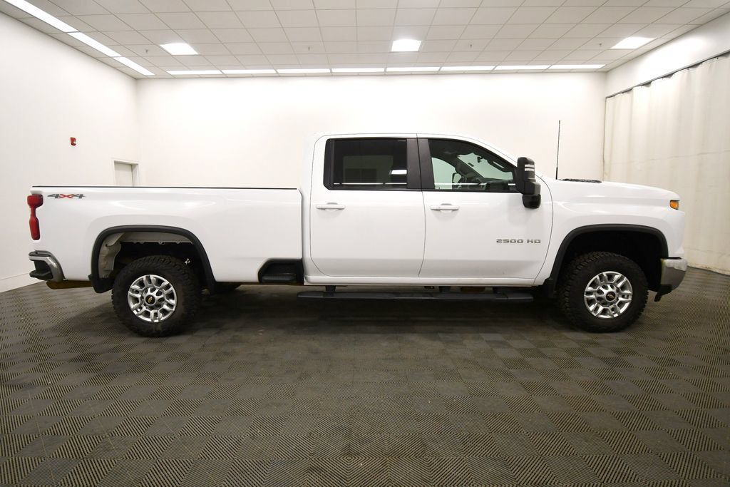 Used 2024 Chevrolet Silverado 2500 LT AWD/4WD image 8