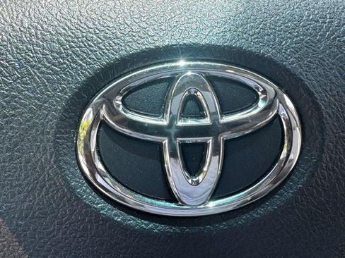 Used 2015 Toyota Camry XLE w/ Moonroof Package FWD image 34