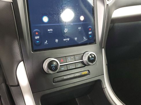 Used 2024 Ford Edge SEL image 37