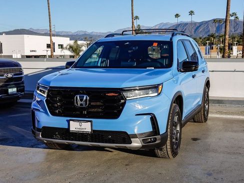 Used 2024 Honda Pilot TrailSport image 4
