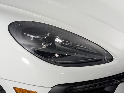 Certified 2023 Porsche Macan AWD/4WD image 15