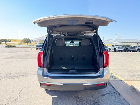 Used 2024 GMC Yukon SLT w/ SLT Luxury Package RWD image 6