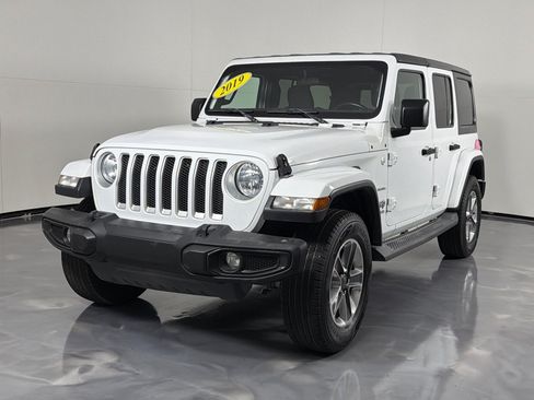 Used 2019 Jeep Wrangler Unlimited Sahara AWD/4WD image 9