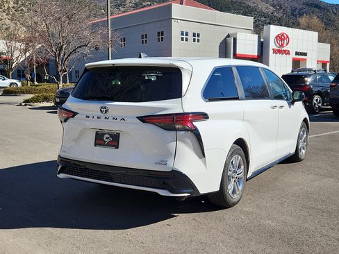 Certified 2022 Toyota Sienna XSE AWD/4WD image 3