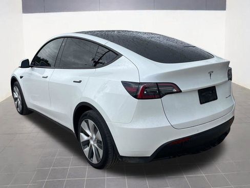 Used 2022 Tesla Model Y Long Range image 2