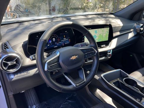 Used 2025 Chevrolet Equinox LT image 32