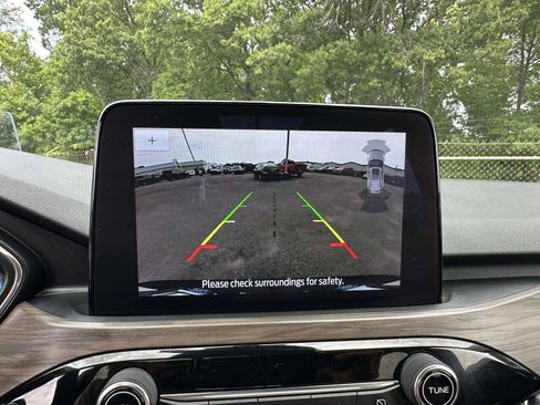 Used 2020 Ford Escape Titanium AWD/4WD image 12