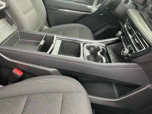 Used 2025 Chevrolet Traverse LT image 16