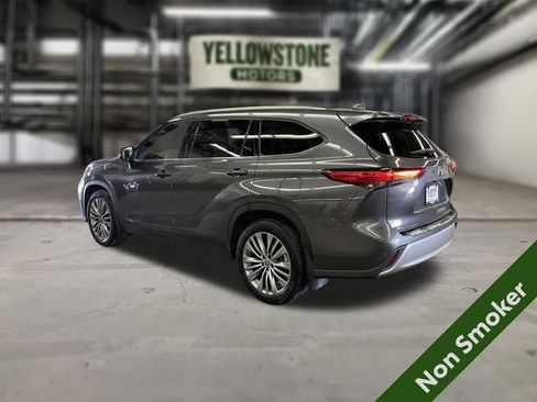 Used 2020 Toyota Highlander Platinum AWD/4WD image 2