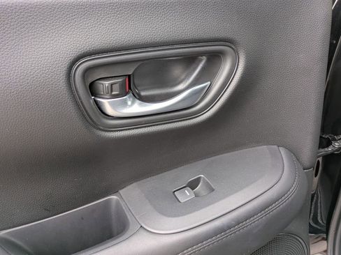 Used 2025 Honda HR-V LX image 26