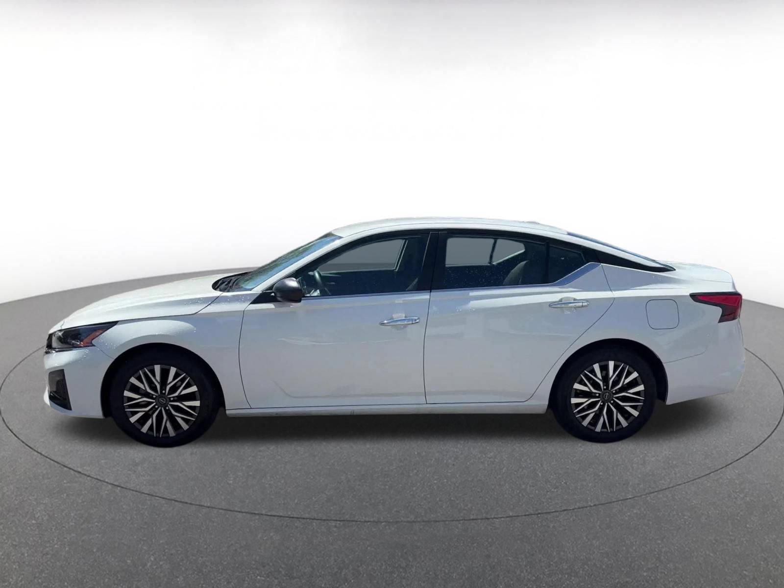 Used 2025 Nissan Altima 2.5 SV FWD image 7