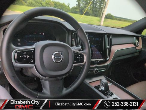Used 2023 Volvo XC60 B5 Plus AWD/4WD image 10