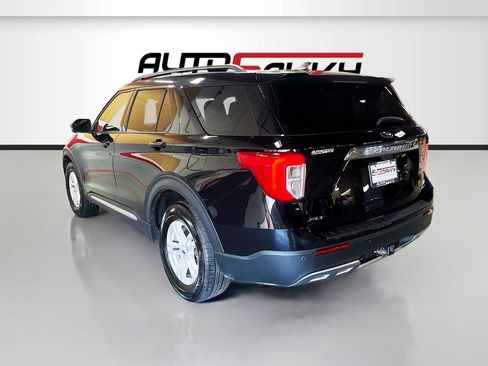 Used 2023 Ford Explorer XLT w/ Equipment Group 202A AWD/4WD image 5