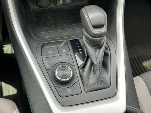 Used 2021 Toyota RAV4 XLE w/ Convenience Package AWD/4WD image 29