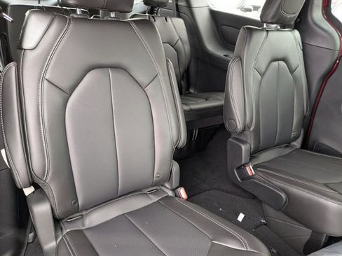 New 2026 Chrysler Pacifica Select image 10