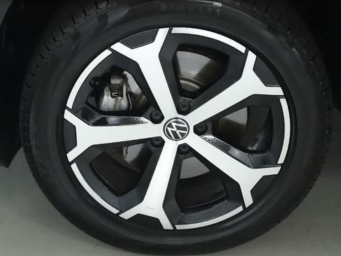 Used 2026 Volkswagen Tiguan SE AWD/4WD image 36