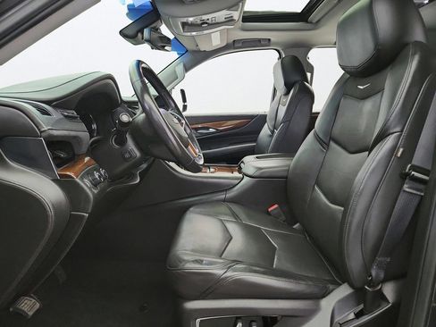 Used 2018 Cadillac Escalade Luxury AWD/4WD image 10