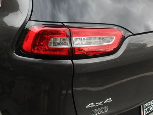 Used 2018 Jeep Cherokee Limited image 29