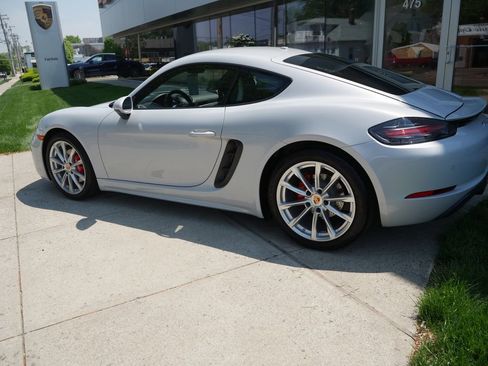 Certified 2024 Porsche 718 Cayman S RWD image 3