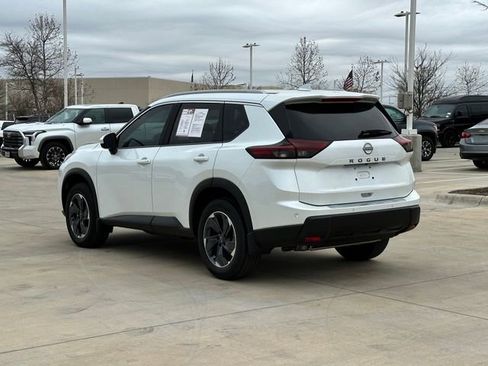 Used 2026 Nissan Rogue SV w/ SV Premium Package image 6