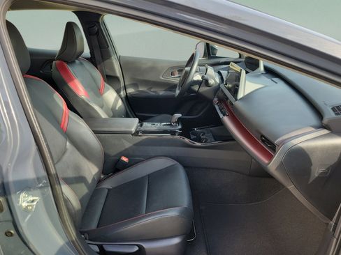 Certified 2025 Toyota Prius Plug-In Hybrid FWD image 6
