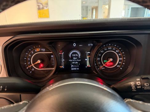 Used 2025 Jeep Wrangler Unlimited Sahara AWD/4WD image 40