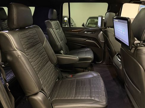 Used 2021 Cadillac Escalade ESV Sport Platinum image 25