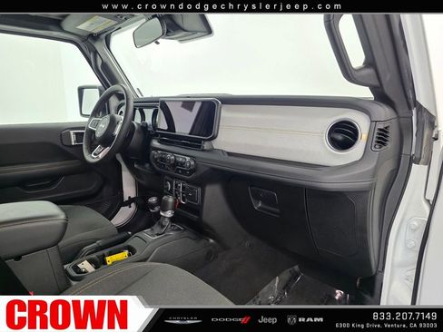 Used 2024 Jeep Wrangler Unlimited Sahara image 12