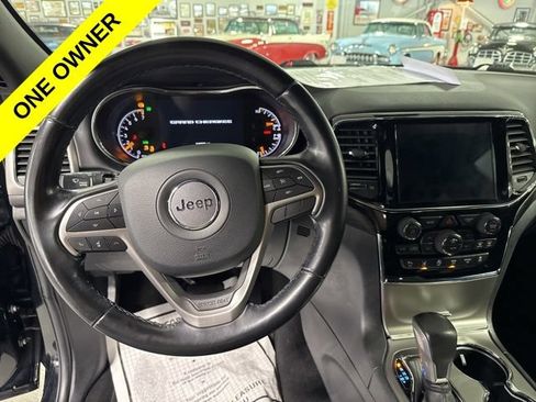 Used 2020 Jeep Grand Cherokee Laredo w/ Laredo X Package AWD/4WD image 17