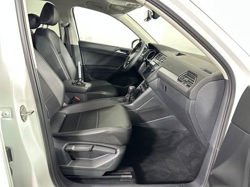 Used 2021 Volkswagen Tiguan SE image 28
