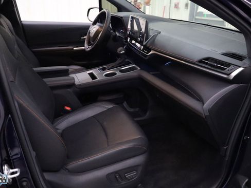 Used 2023 Toyota Sienna XSE image 33