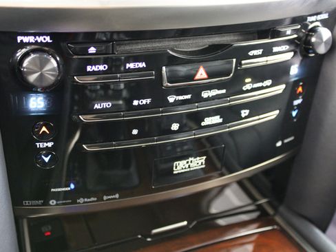 Used 2017 Lexus LX 570 4WD w/ Luxury Package image 62