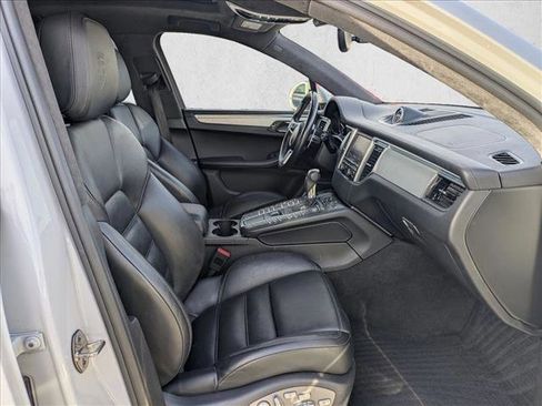 Used 2016 Porsche Macan Turbo image 21