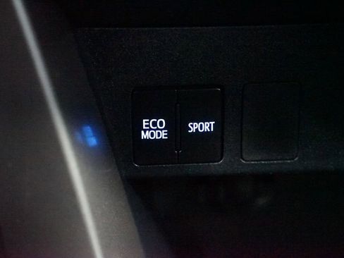 Used 2016 Toyota RAV4 LE image 20