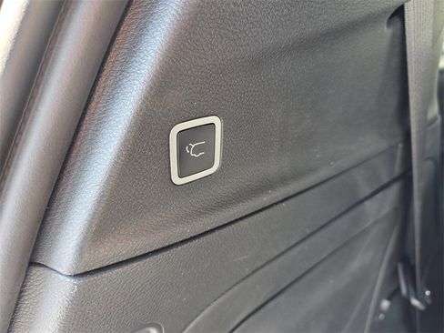 Used 2019 Chrysler Pacifica Limited w/ Advanced Safetytec Group image 18