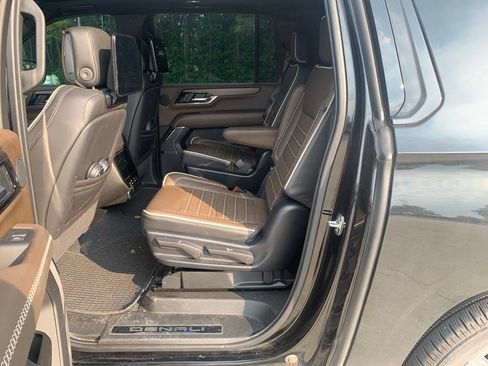 Used 2025 GMC Yukon XL Denali Ultimate AWD/4WD image 19
