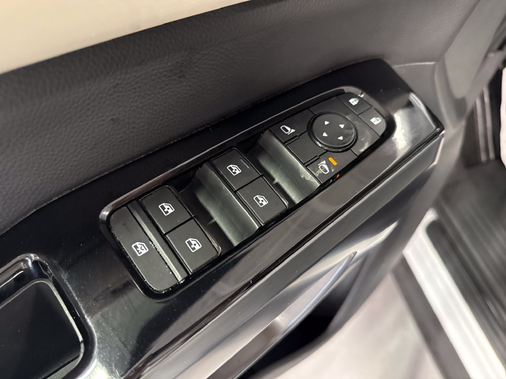 Used 2026 Nissan Pathfinder SL FWD image 32
