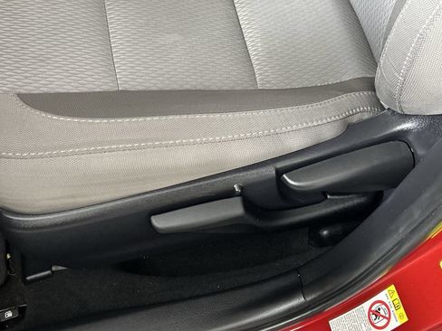Used 2018 Toyota Corolla LE w/ Carpet Mat Package (TMS) FWD image 20