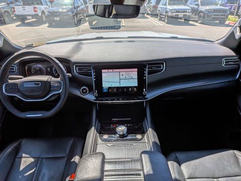 Certified 2024 Jeep Wagoneer L Series II image 13